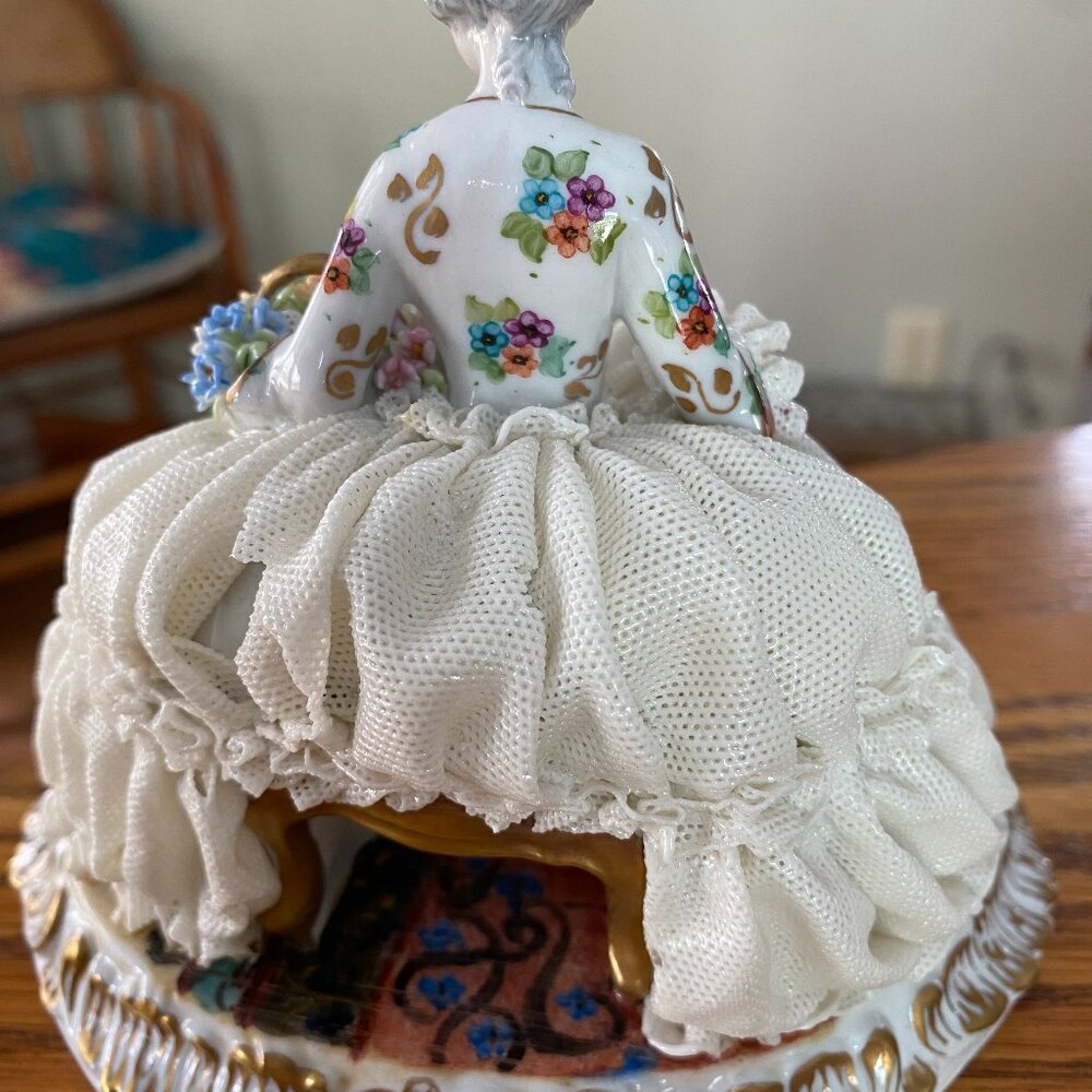 Luigi Fabris porcelain sculpture "Lady with Flowers"